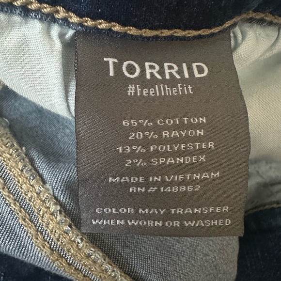 TORRID #FeelTheFit Crop Jegging Super Soft distressed stretch size 22 - Picture 7 of 7